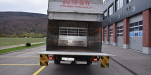 Lieferwagen mieten Iveco IVECO Blache Hinter halbgeschlossen